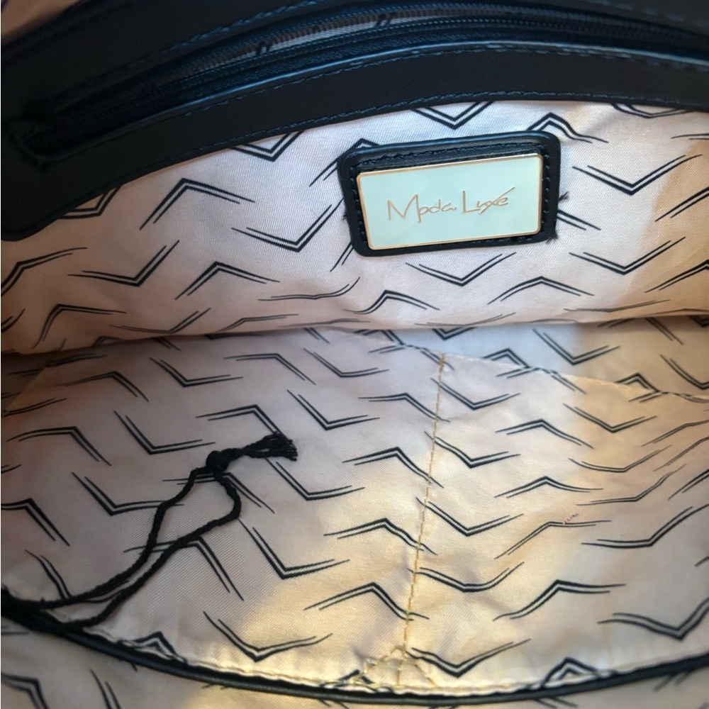Moda Luxe Chevron Patterned backpack - Picture 4 of 6